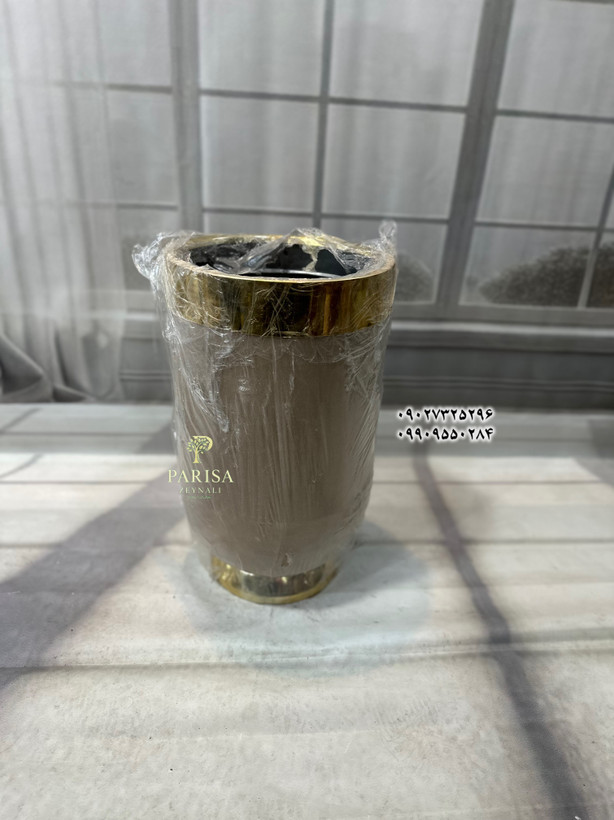 خرید گلدان تزیینی رنگ کرم جنس فلز با رویه پارچه مخمل